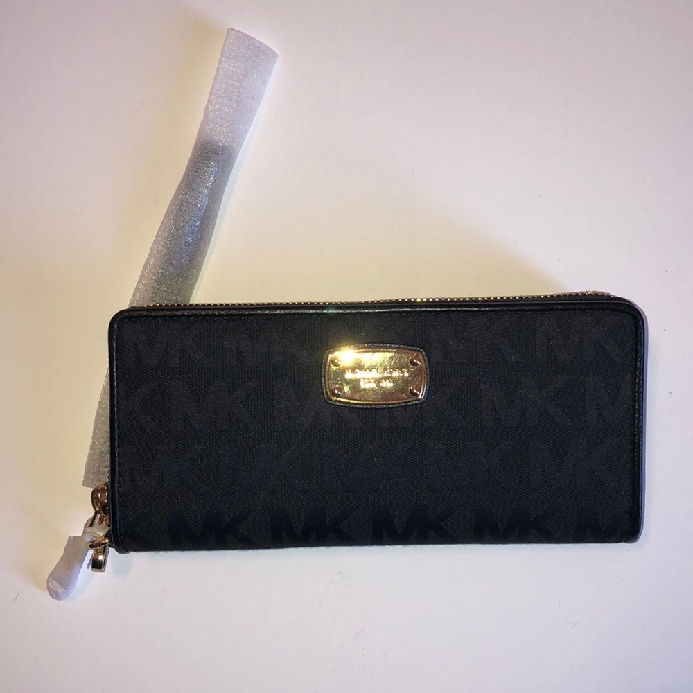 Michael Kors wallet wristlet embossed Mk  Black